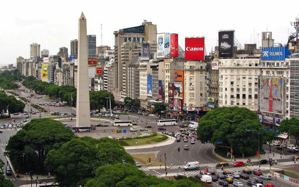 La Plaza de la República y Obelisco de Buenos Aires, en Argentina.