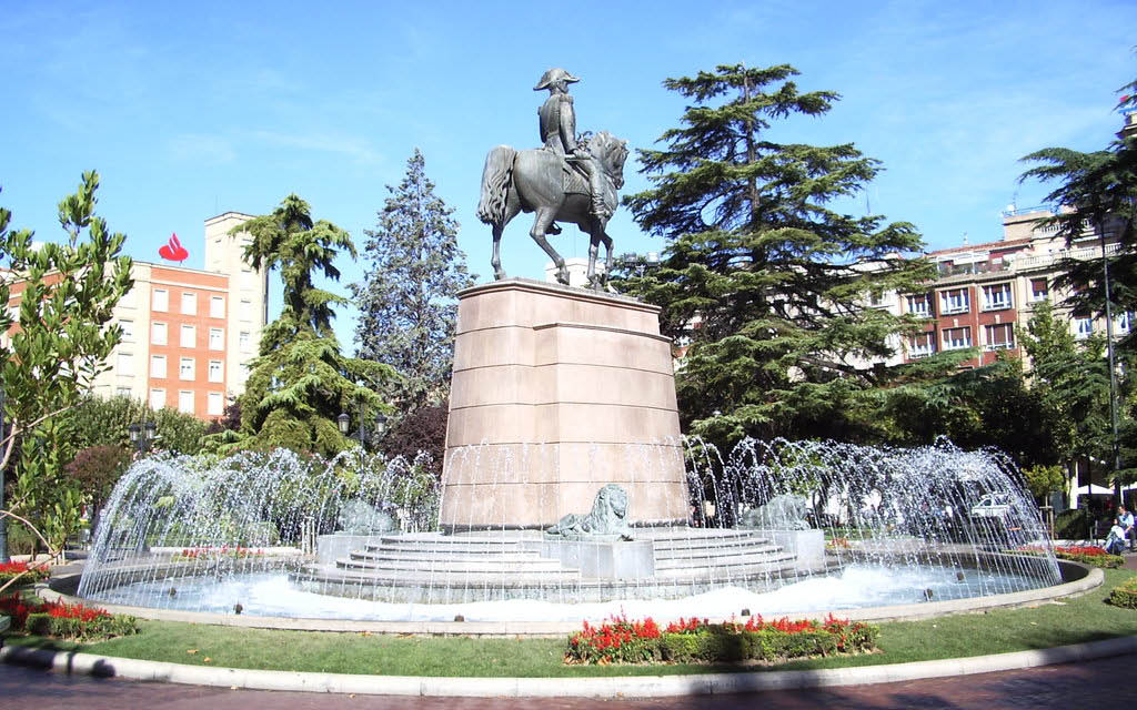 Qué ver en Logroño en dos días: el Monumento del General Espartero en el Paseo del Espolón