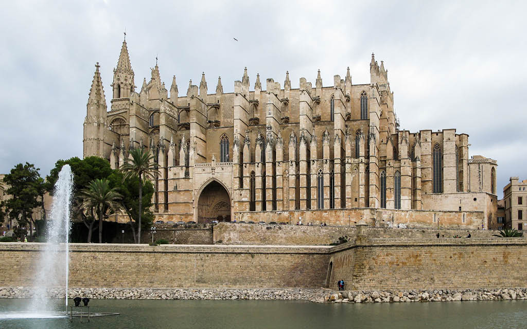 Si buscas qué ver en Mallorca en 2 días, la Catedral de Santa María es parada obligatoria.