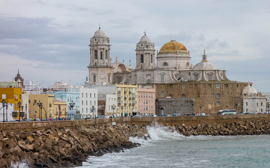 Si buscas qué ver en Cádiz y alrededores en 4 días, la Catedral de Cádiz es parada obligatoria.