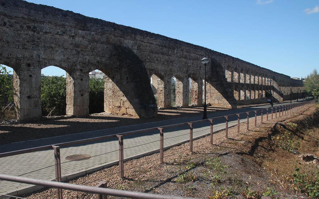El Acueducto de San Lázaro es uno de los lugares de interés de Mérida