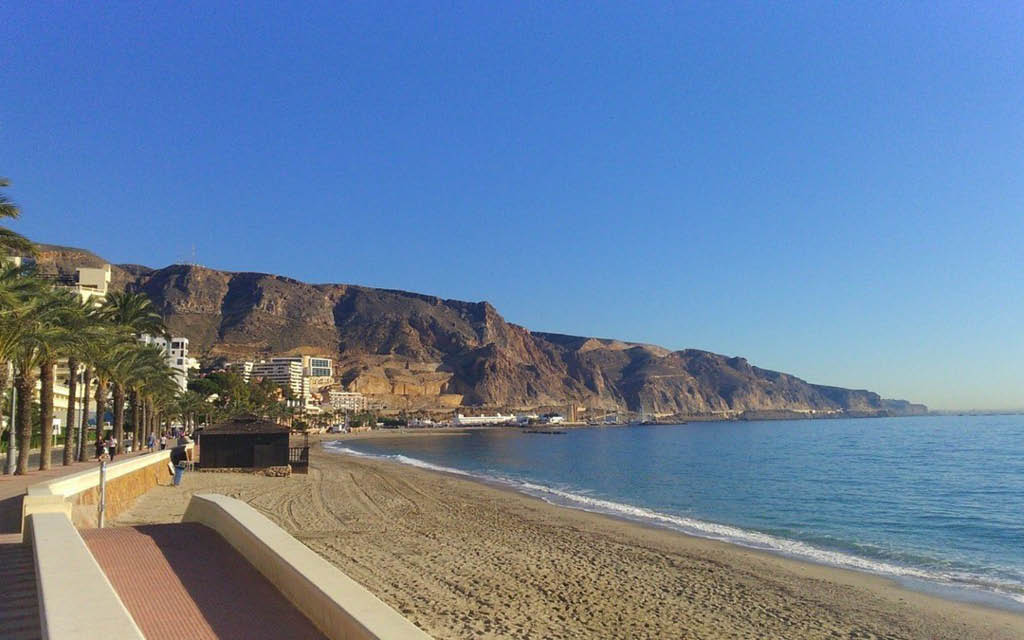 Aguadulce es una de las mejores playas de Almería