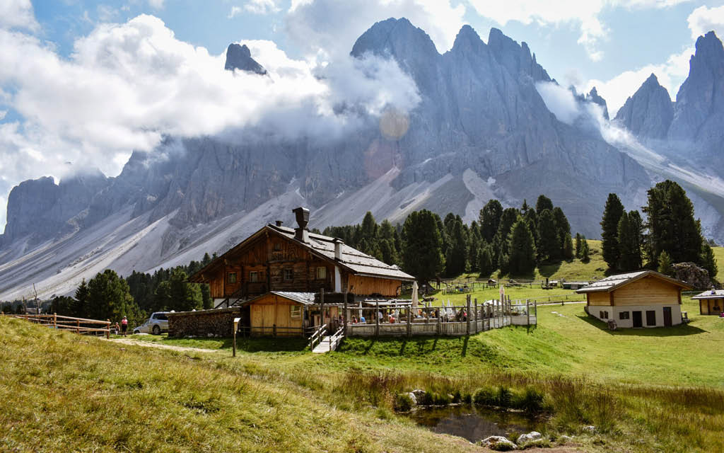 Rifugio Odle es uno de los lugares que ver en Dolomitas más bonitos