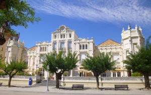 El Casino es uno de los imprescindibles que ver en Huesca capital