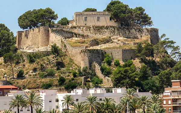 El Castillo de Denia sirvió para defender a la ciudad de los ataques de los piratas
