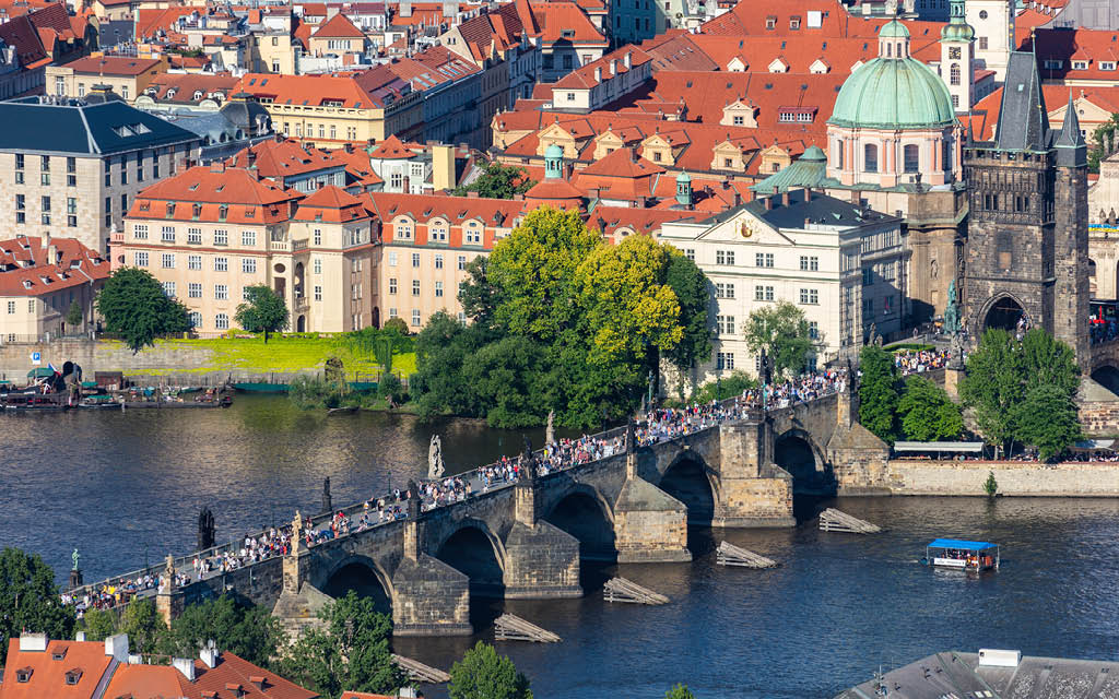 El Puente de Carlos es una de las visitas imprescindibles de Praga